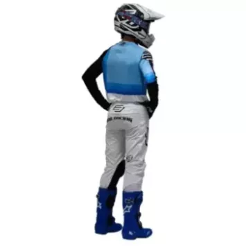Tenue Bud 95' EVO bleu ciel noir blanc