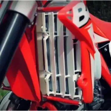 Protection radiateur AXP rouge RR250/RR300 2013-2016