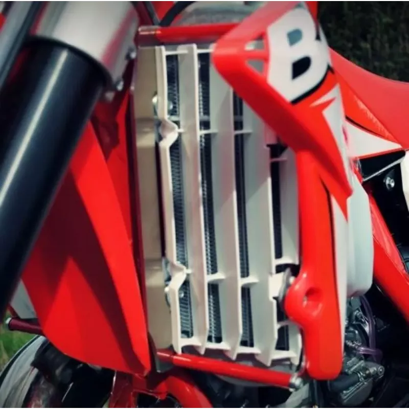 Protection radiateur AXP rouge RR250/RR300 2013-2016