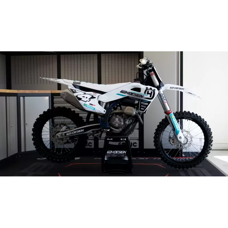 Kit déco semi-perso L2H Husqvarna – Gamme 01 23-26 Kit déco semi-perso L2H Husqvarna – Gamme 01 23-26