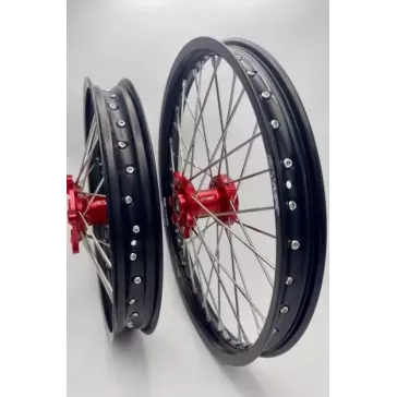 Paire de roues 2WMX CRF 14-25 Moyeux rouge Cercle noir